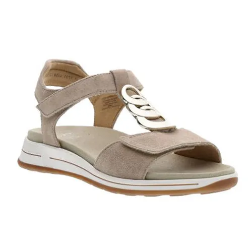 Ara Osaka-s sandal