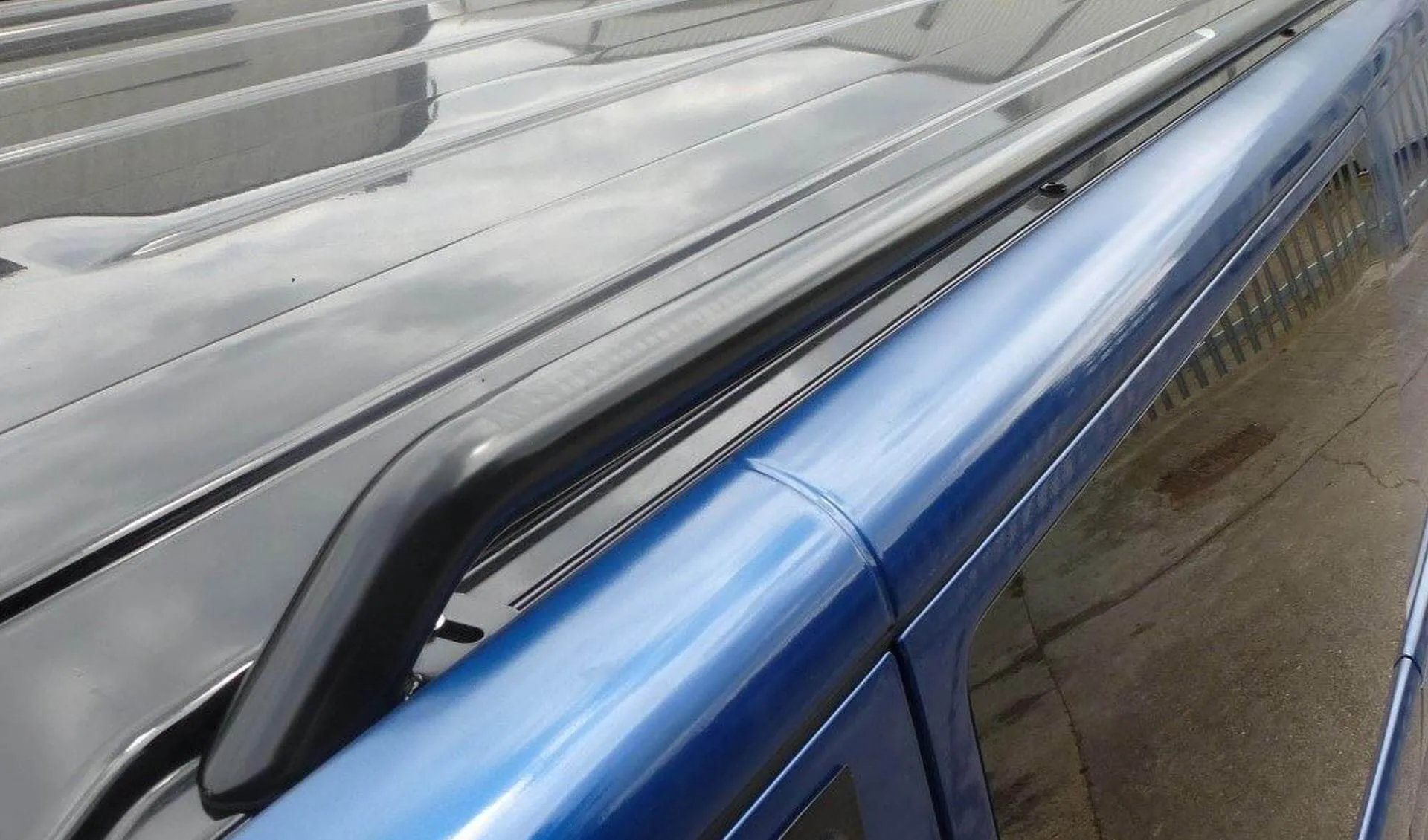 Black OE Style Steel Roof Rails for the Volkswagen Transporter T5 SWB