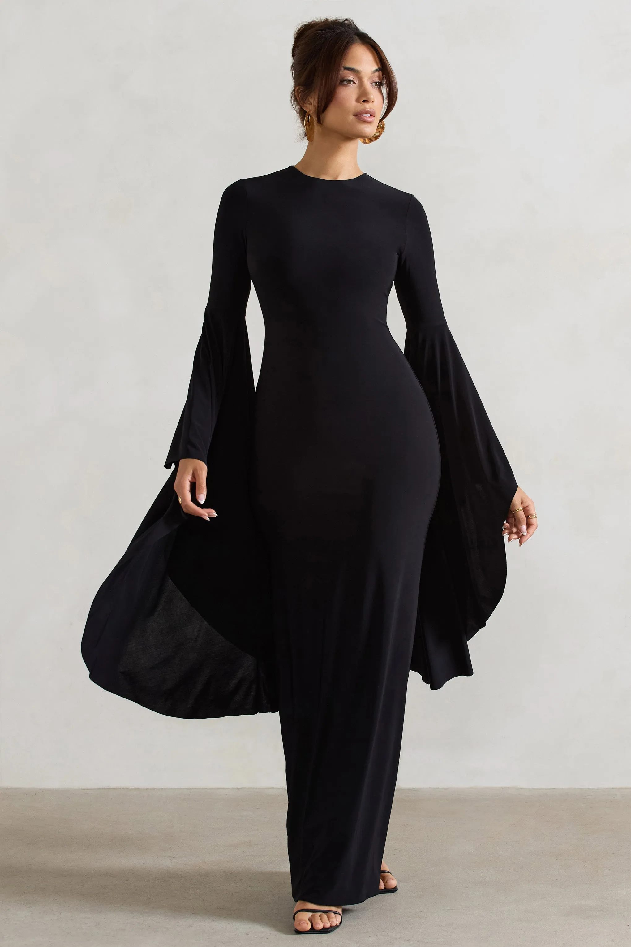 Modena | Robe longue noire avec manches cascade