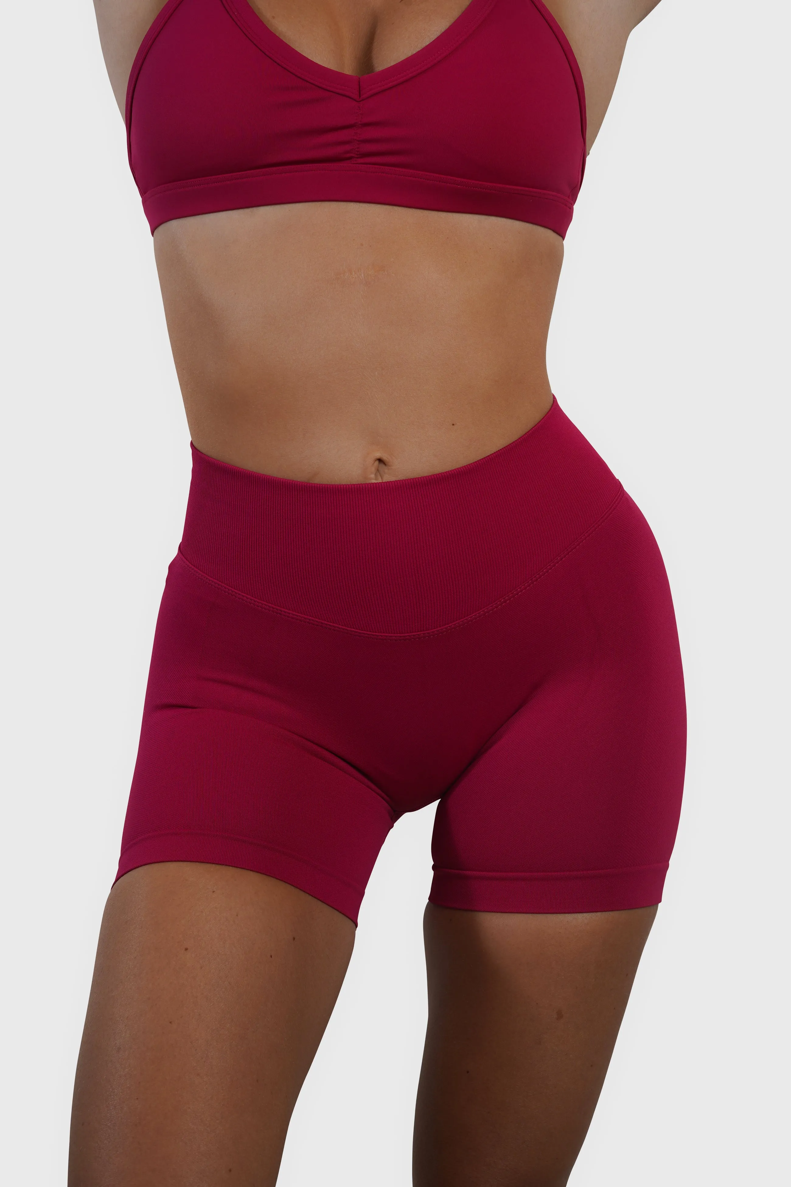 RECOIL SCRUNCH SHORTS - CRANBERRY