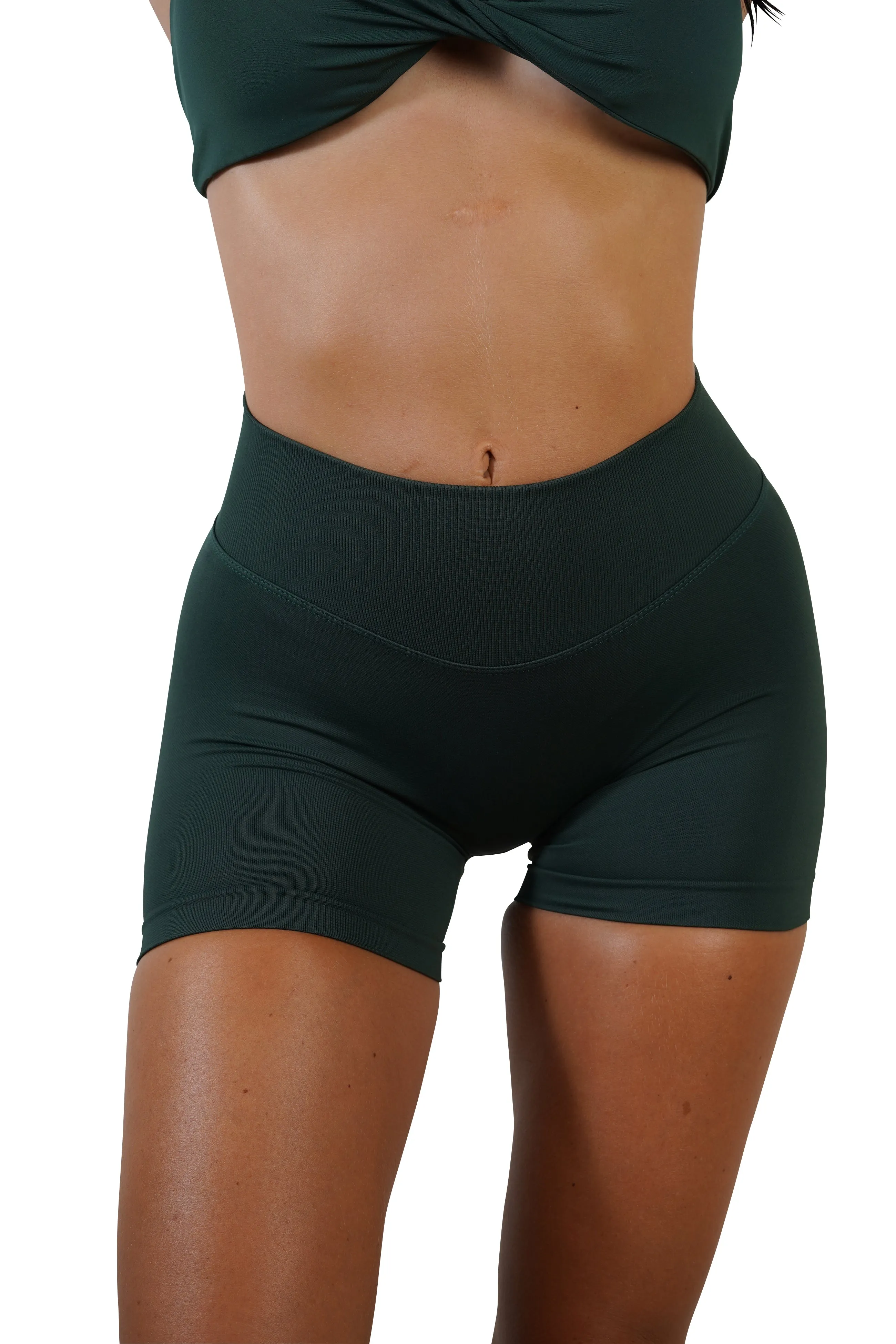 RECOIL SCRUNCH SHORTS - FOREST GREEN